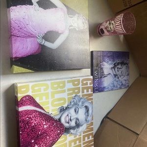 Marilyn Monroe wall art set and cup🦋